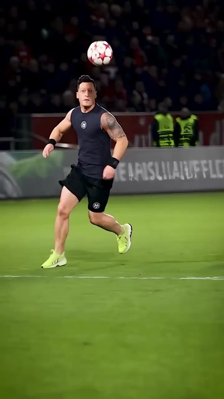 Ozil goal AI に適した写真は？